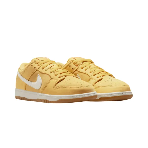 Nike SB Dunk Low Saturn Gold